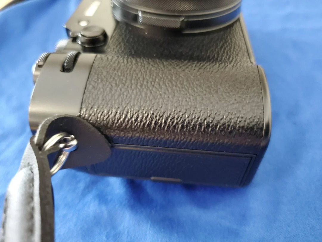 MINT Fujifilm X100VI Camera, 800 Shutter Actions, Under Warranty, Box w/ Papers